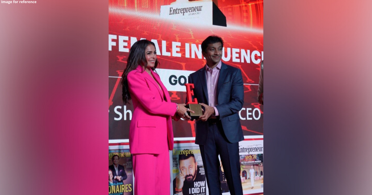 Meher Sheikh wins the ‘Emerging Female Influencer in Media Industry’ Award